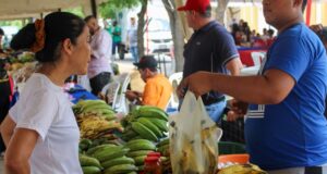 En Altos del Sol Amada gozaron un «puyero» comprando en el mercado de Di Martino