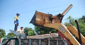 IMA realiza limpieza de cañada «El Desespero» en parroquia Manuel Dagnino