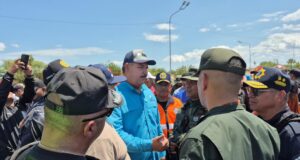 Gobernador Caldera asegura normalidad y alta afluencia en balnearios durante la Semana Santa 2026