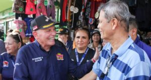 Alcalde Di Martino entrega aportes y recupera comercios en el Callejón de los Pobres