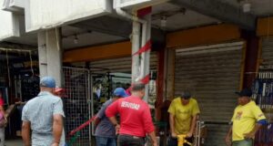 Alcaldía de Maracaibo repara bote de agua en C.C San Felipe 2