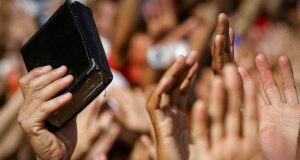 Iglesia Luz del Mundo celebra 50 años con multitudinario acto en Plaza Para Todos