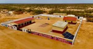Gobernador Caldera Inaugura Escuela Básica Juan Fernández en el hito 1 de la Guajira