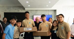 Más kits de robótica entregados: Di Martino: «Esta juventud con su genialidad es la que le da alma a nuestra gestión»