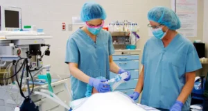 Enfermería: el equipo que aplica ciencia médica con calidez humana