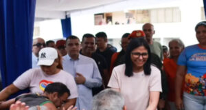 Delcy Rodríguez felicita al pueblo por su paticipación histórica en la Consulta Nacional