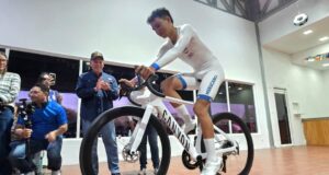 Di Martino entregó bicicleta de alta gama al Embajador Deportivo Luis Miguel Hernández