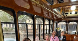 ¡Invitados de lujo! Embajador de Italia disfrutó de un paseo en tranvía