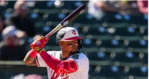 Orlando Arcia ìnaugurósu cuenta jonornera