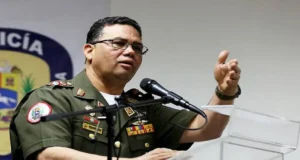 General en Jefe Gustavo González López ratificado como ministro de la Defensa