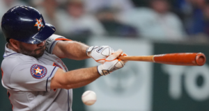 Altuve en una élite de los mayores jonroneros ante Texas