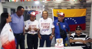 Alcaldía marabina homenajeó a ex peloteros del equipo pionero de Pequeñas Ligas de 1956
