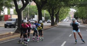 Patines como gran opción de disfrute en la ciclovía marabina