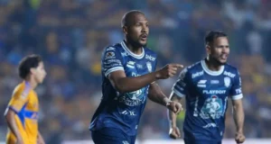 Salomón Rondón inició con doblete en México