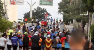 El asfalto de la ciclovía vibró con el II Acuatlón Fundación Mariaelena