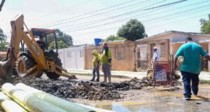 Alcaldía de Maracaibo sustituye colector en Barrio Raúl Leoni en beneficio de 80 familias