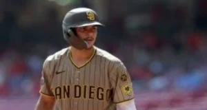 Un triple, prrimer hit de Ethan Salas en las grandes ligas