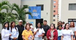 Más viviendas entregó presidenta Delcy a los afectados del doble terremoto