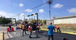 850 toneladas de asfalto: Alcaldía de Maracaibo recuperó la calle 15K entre las urbanizaciones La Pícola y San Jacinto