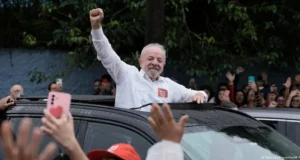 Lula sigue en Brasil