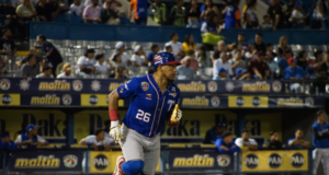 Yangervis Solarte lo hizo todo por La Guaira y Magallanes naufragó en su puerto